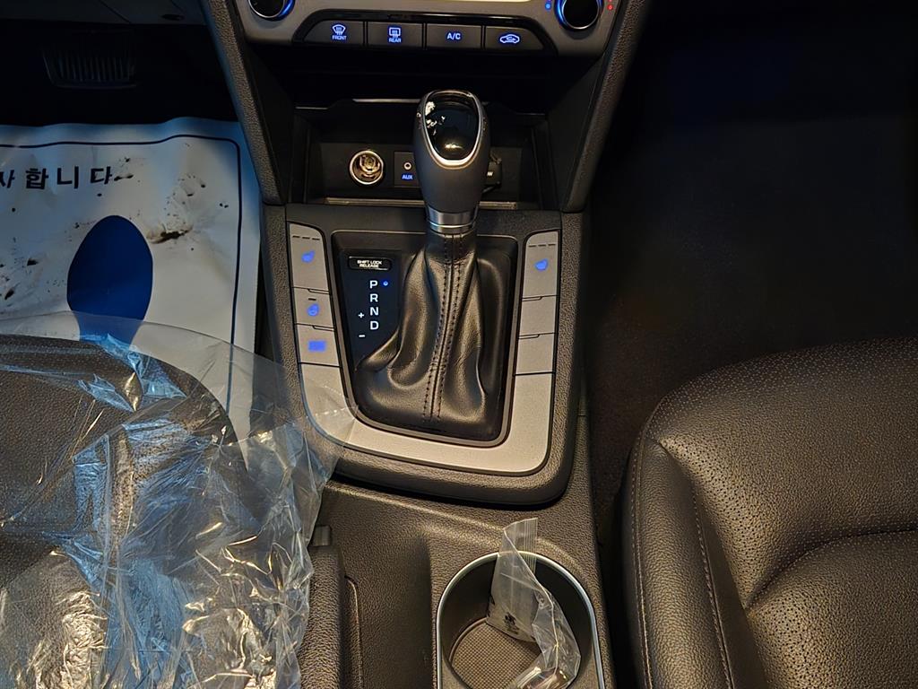 HYUNDAI Avante - Vista 11