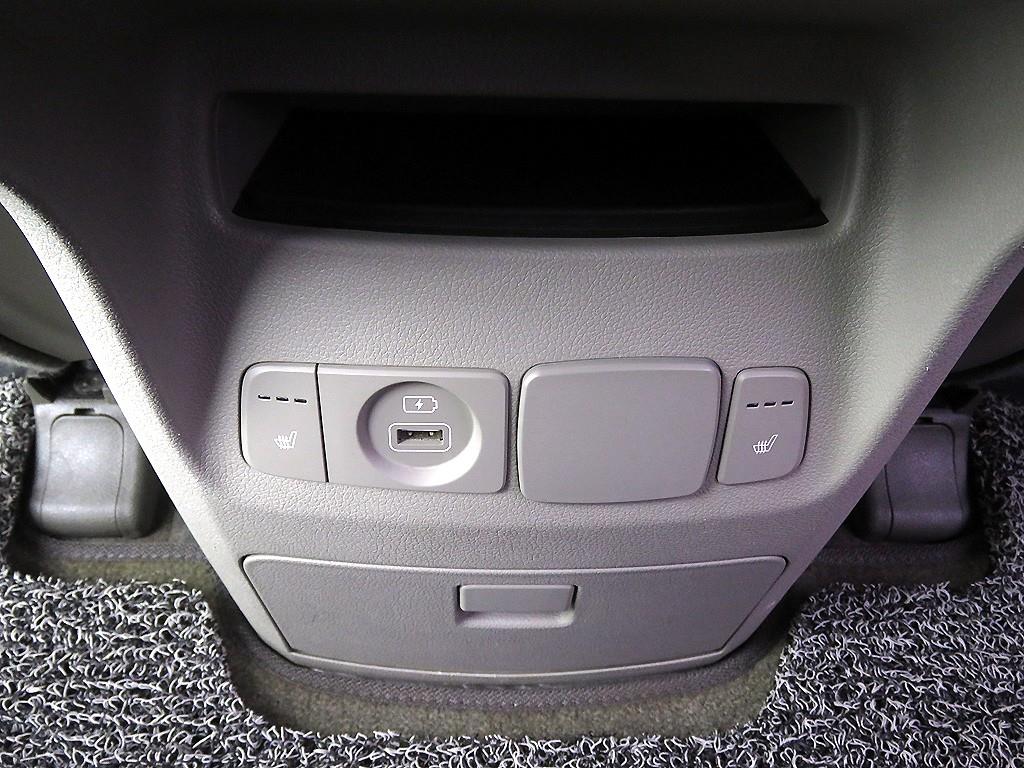 KIA Carnival - Vista 10