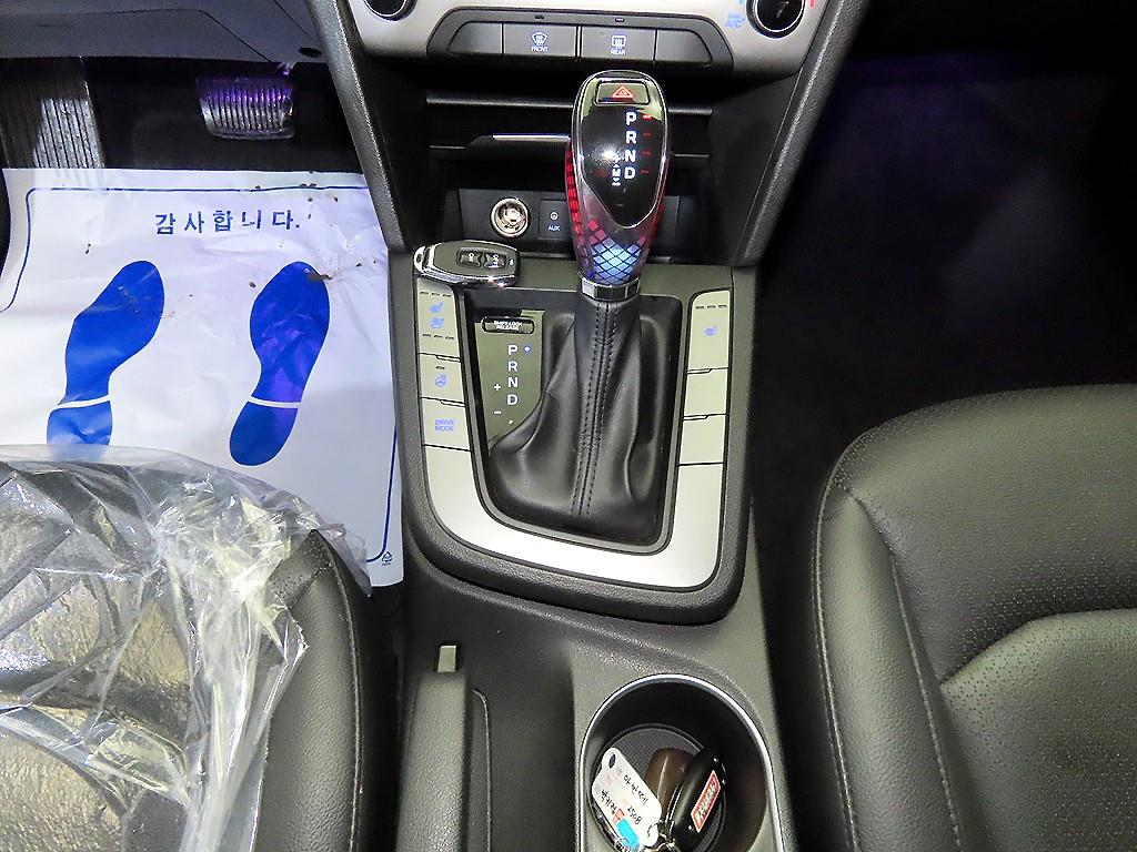 HYUNDAI Avante - Vista 12