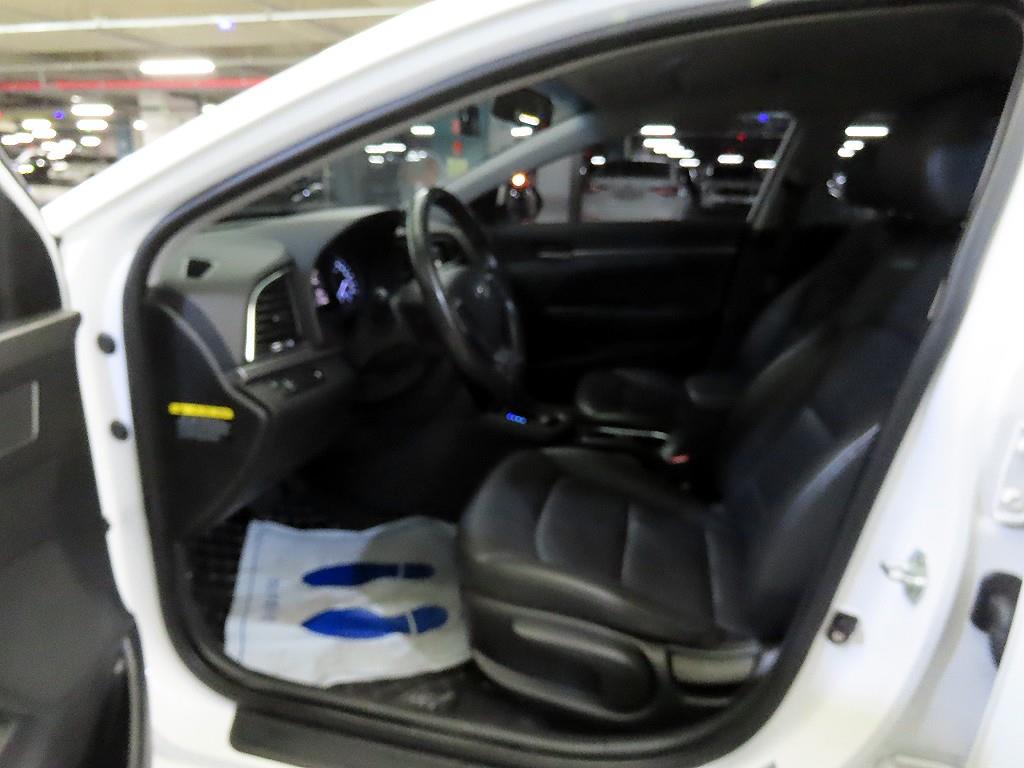 HYUNDAI Avante - Vista 6