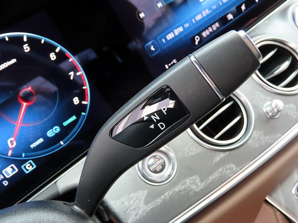 Mercedes Benz E class - Vista 11