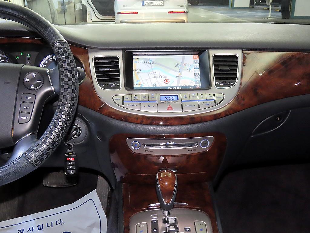 HYUNDAI Genesis - Vista 11