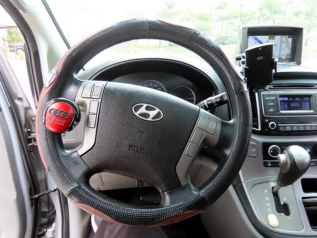 HYUNDAI Starex - Vista 9