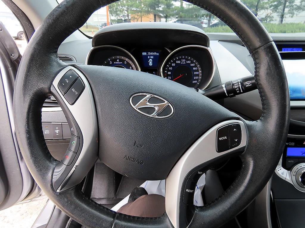 HYUNDAI Avante - Vista 8