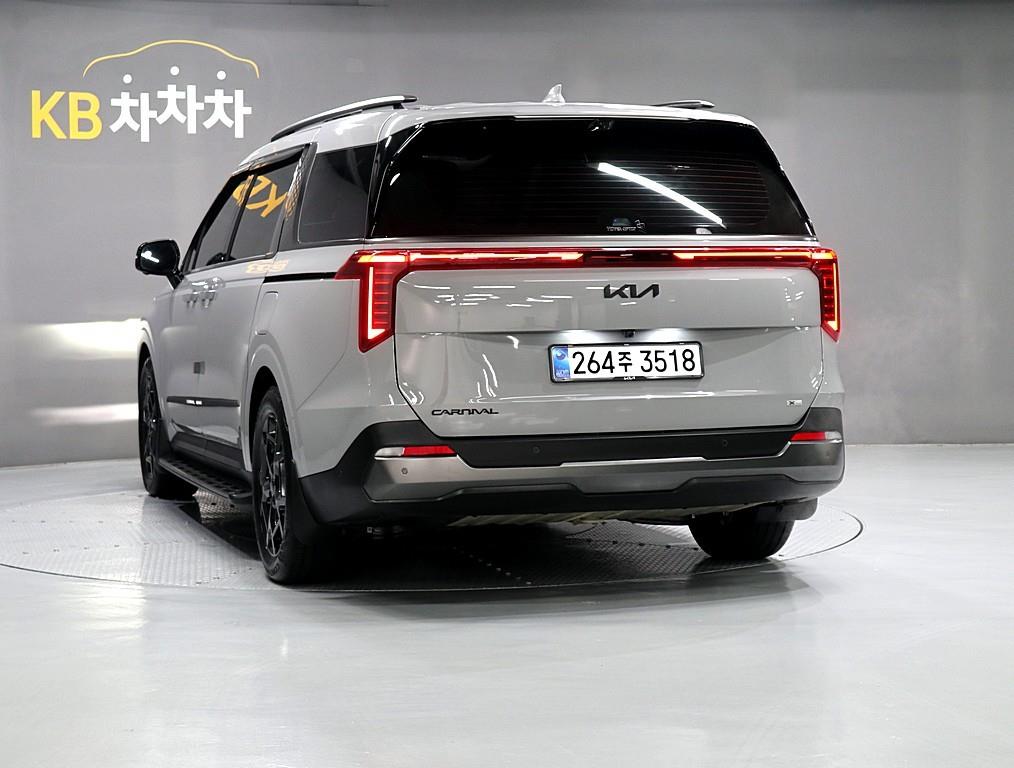 KIA Carnival - Vista 4
