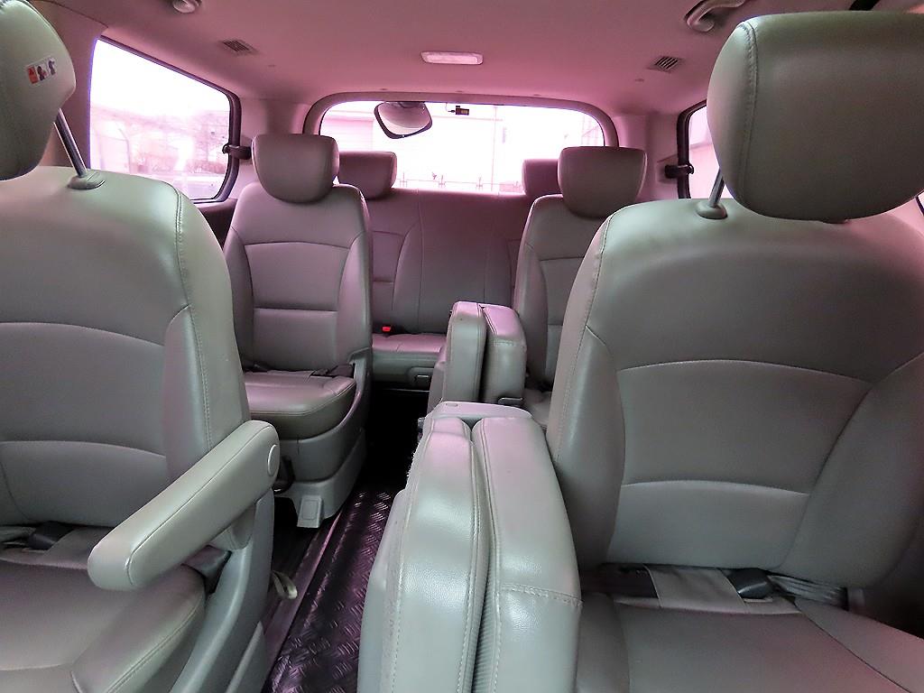 HYUNDAI Starex - Vista 7