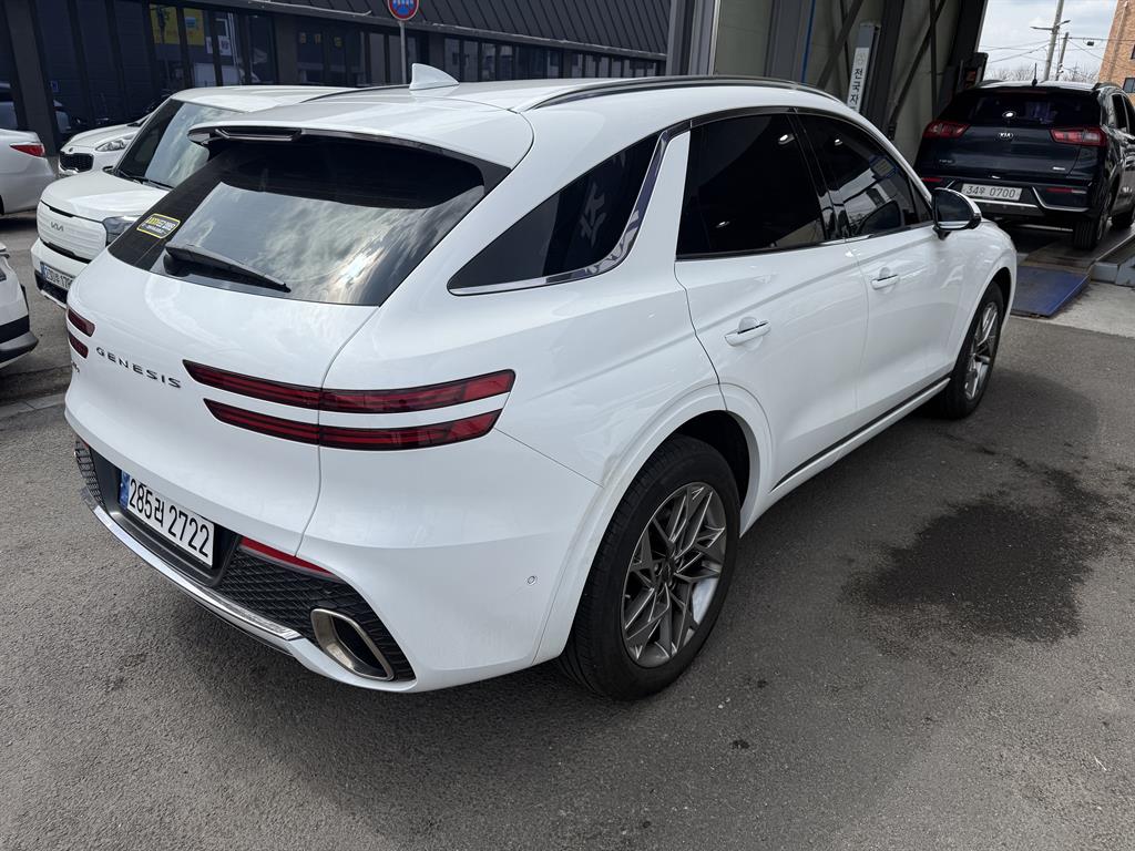 Genesis GV70 - Vista 5