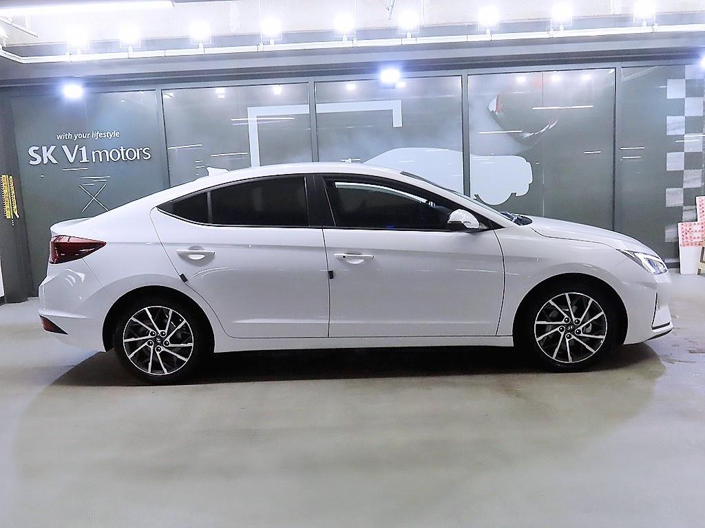 HYUNDAI Avante - Vista 3