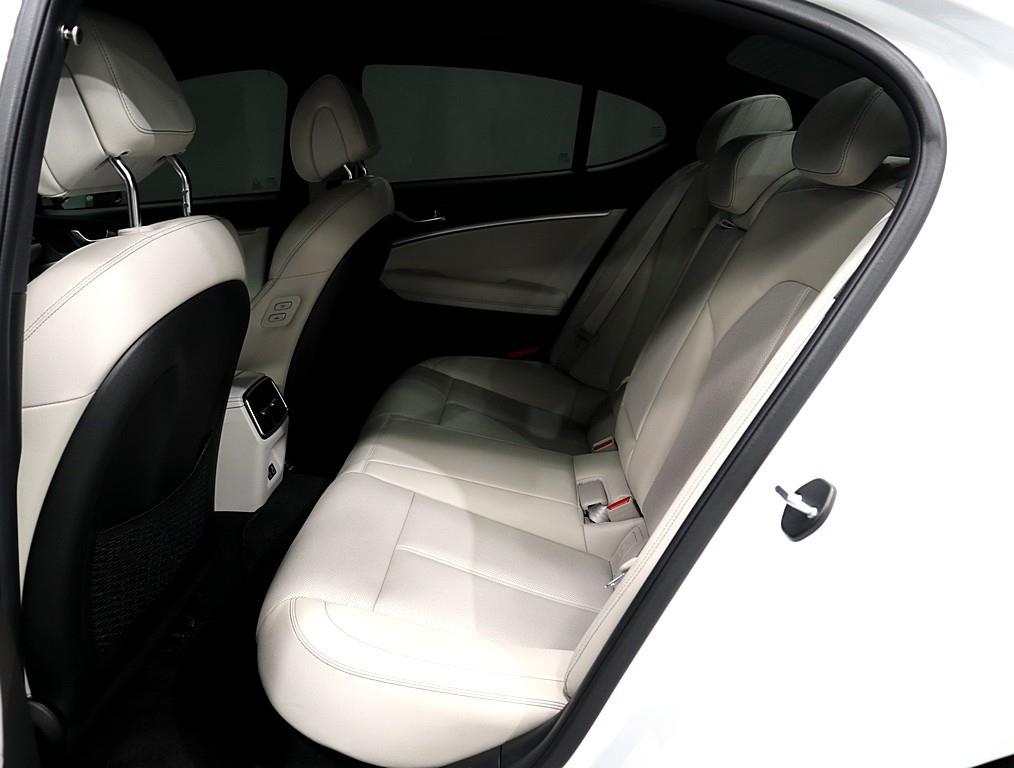 Genesis G70 - Vista 10