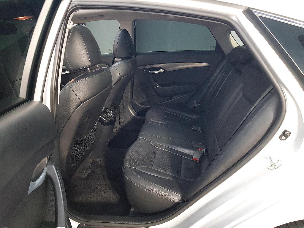 HYUNDAI i40 - Vista 9