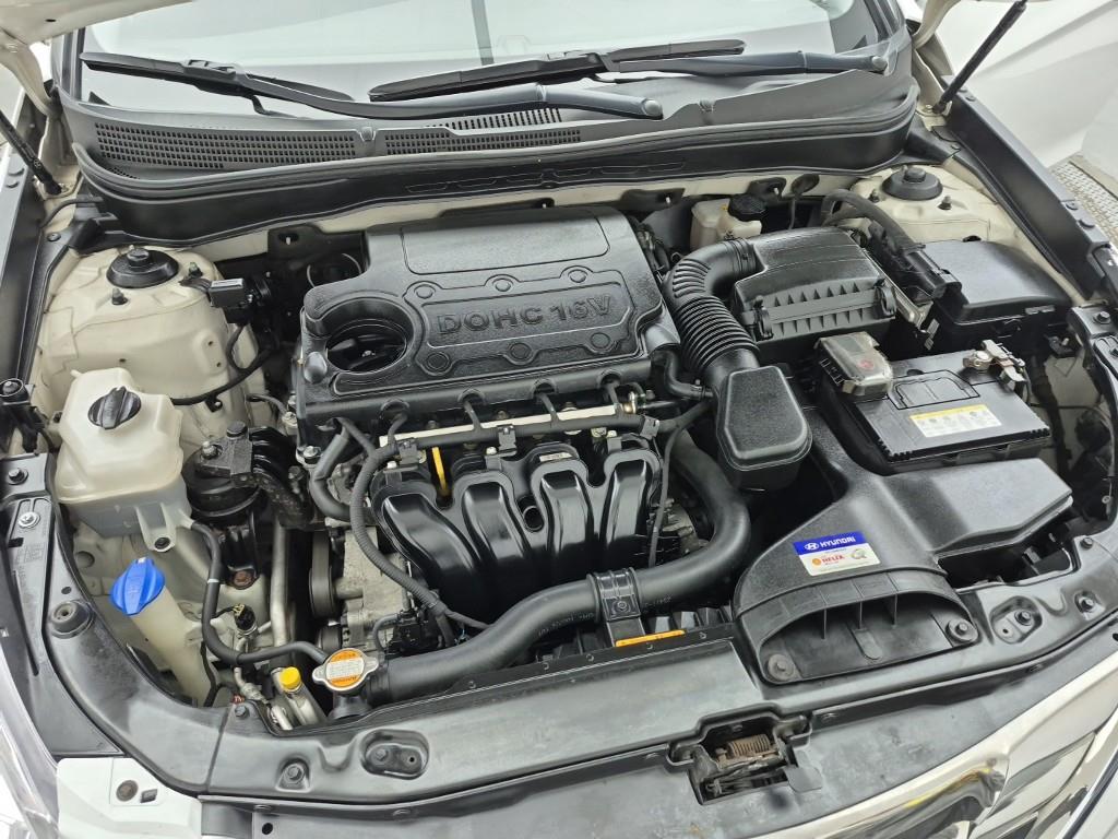 HYUNDAI Sonata - Vista 6