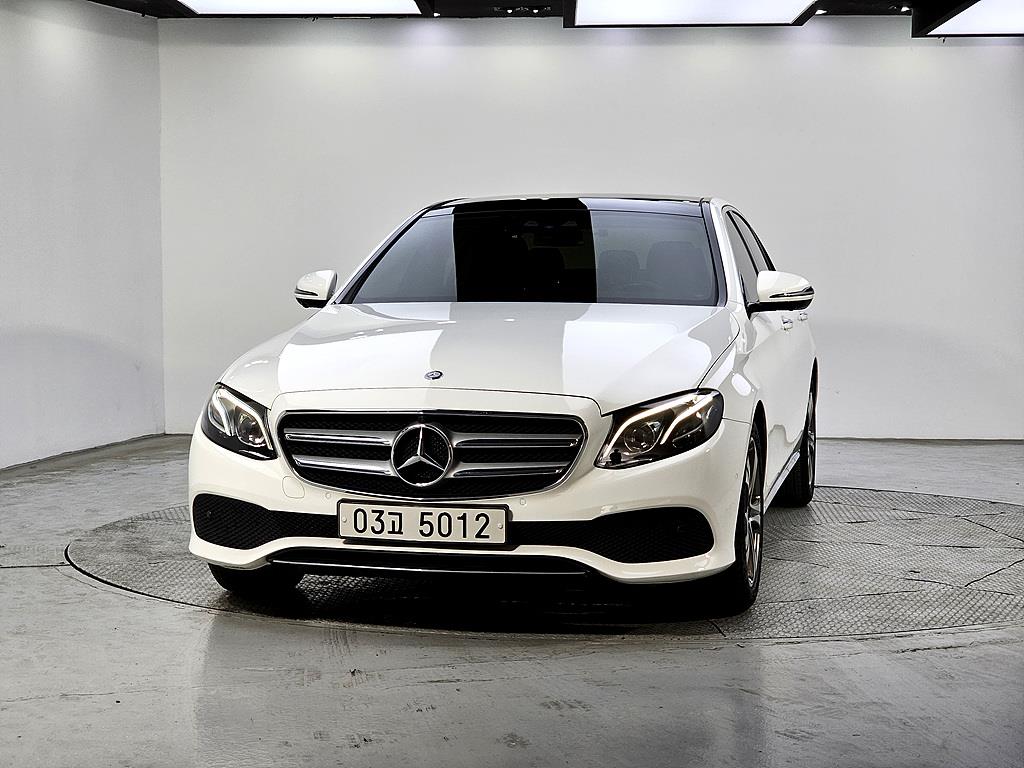 Mercedes Benz E class - Vista 4