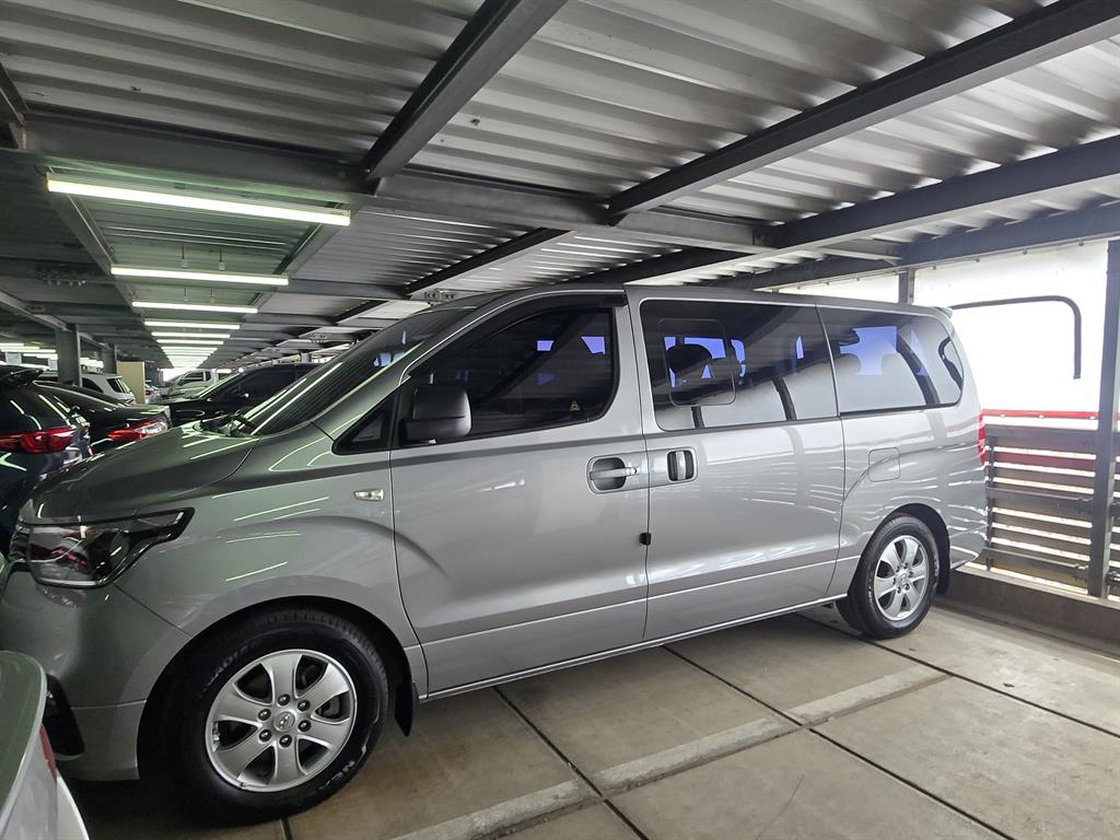 HYUNDAI Starex - Vista 4