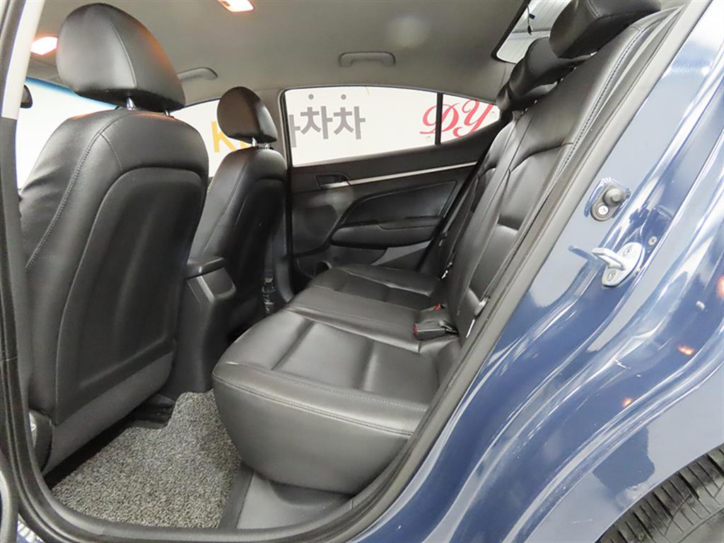 HYUNDAI Avante - Vista 6