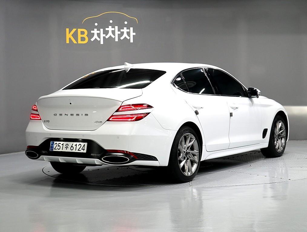 Genesis G70 - Vista 3