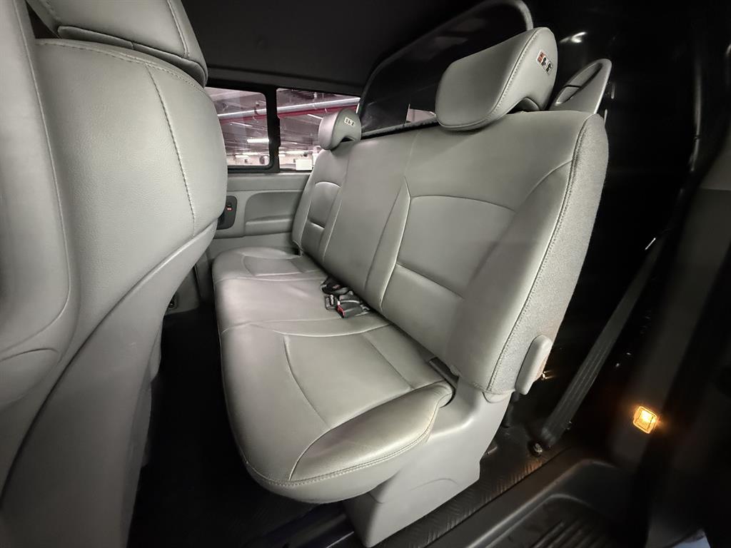 HYUNDAI Starex - Vista 6