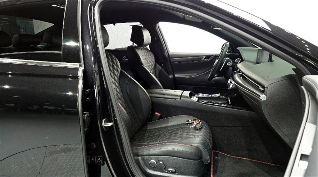 Genesis G80 - Vista 10