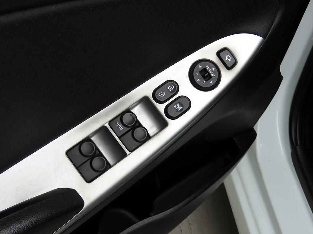 HYUNDAI Accent - Vista 12