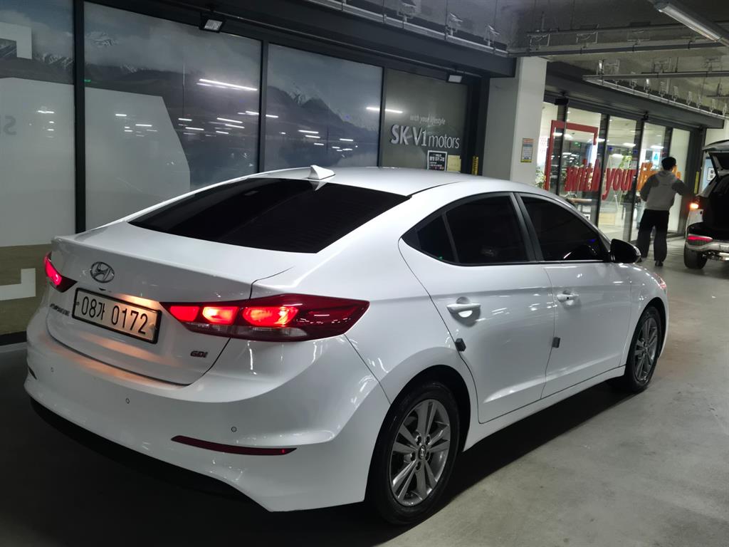 HYUNDAI Avante - Vista 4