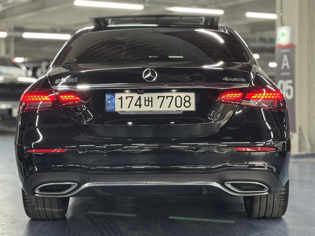 Mercedes Benz E class - Vista 4