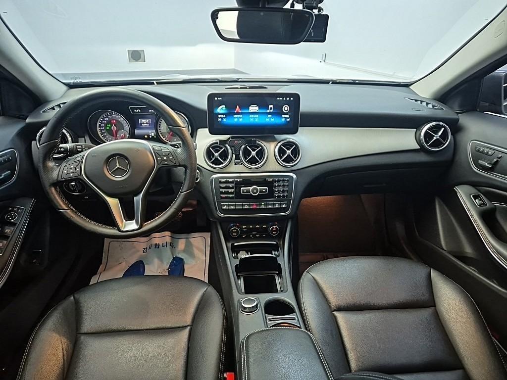 Mercedes Benz GLA Class - Vista 7