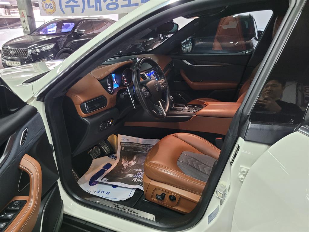 Maserati Levante - Vista 8