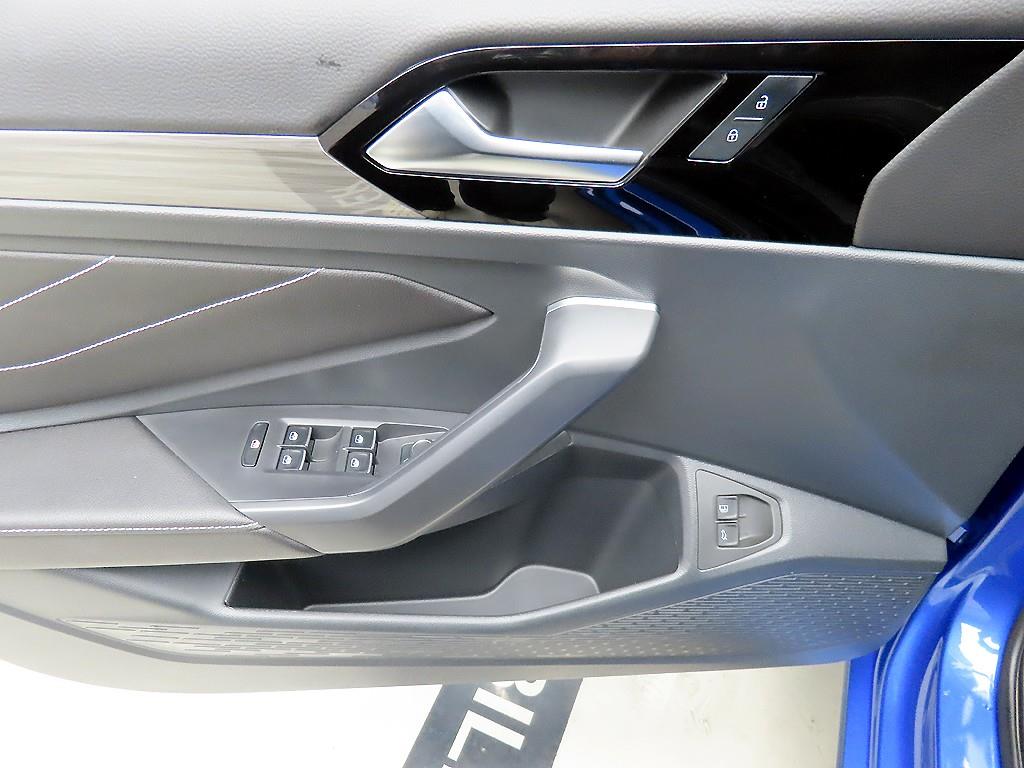 Volkswagen Jetta - Vista 11