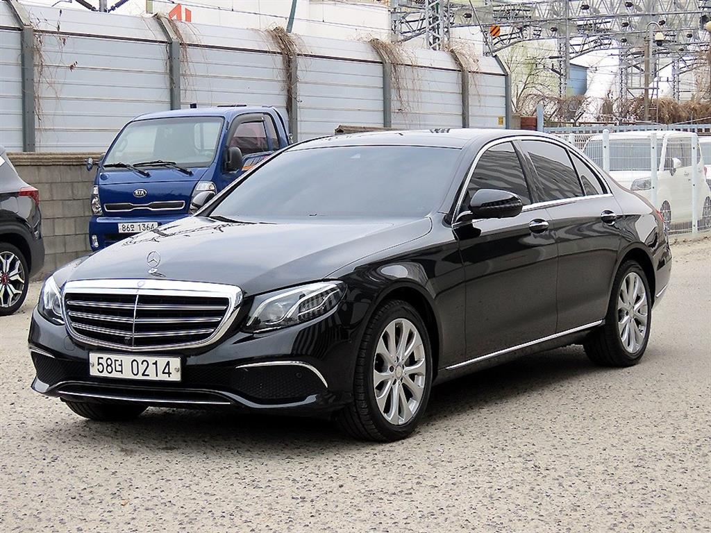 Mercedes Benz E class - Vista 2