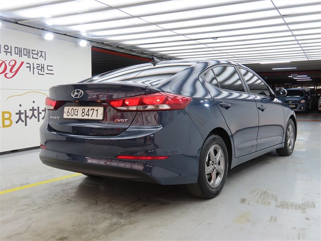 HYUNDAI Avante - Vista 4