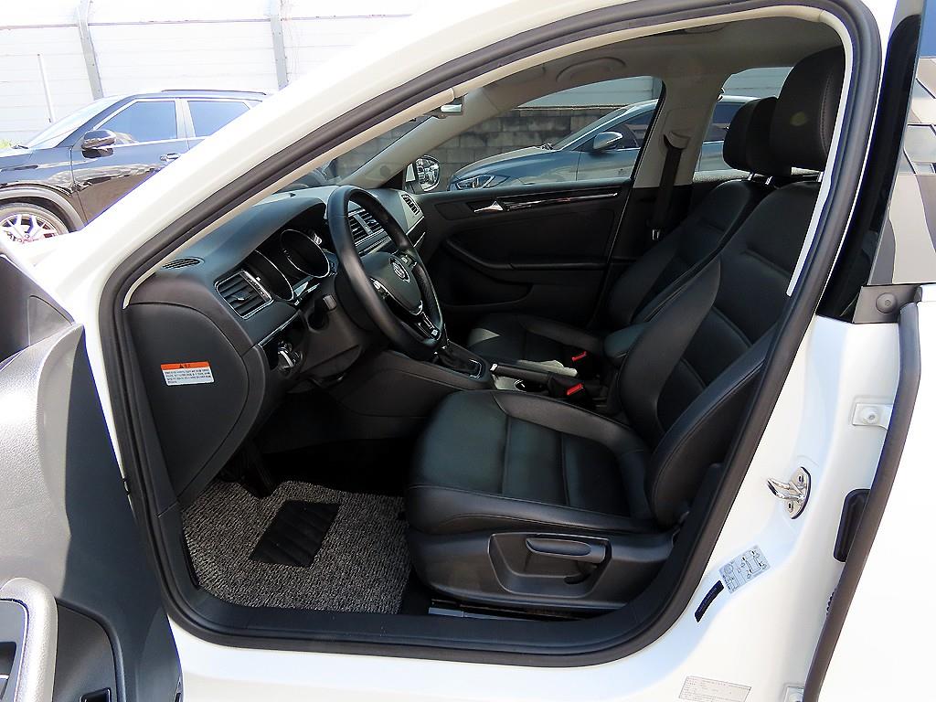 Volkswagen Jetta - Vista 5