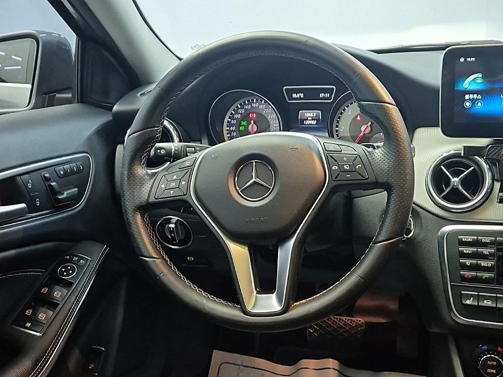 Mercedes Benz GLA Class - Vista 11