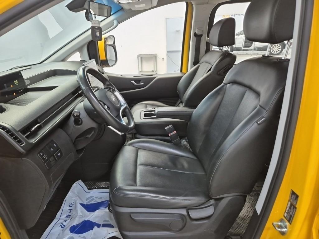 HYUNDAI Staria - Vista 11