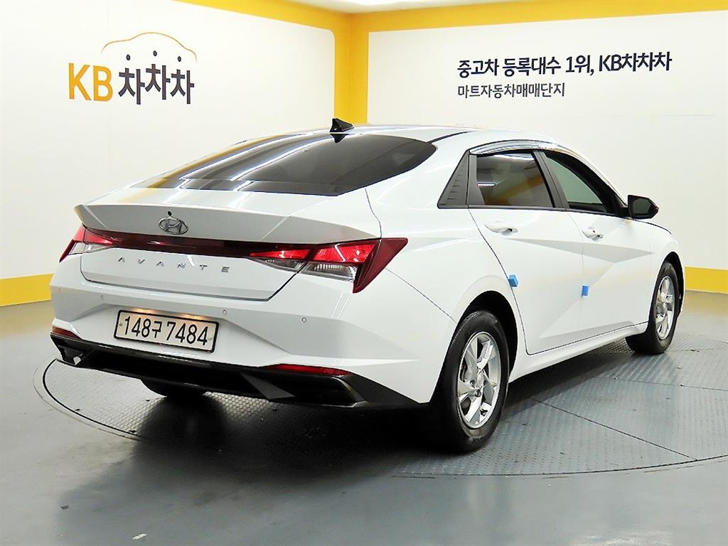 HYUNDAI Avante - Vista 4