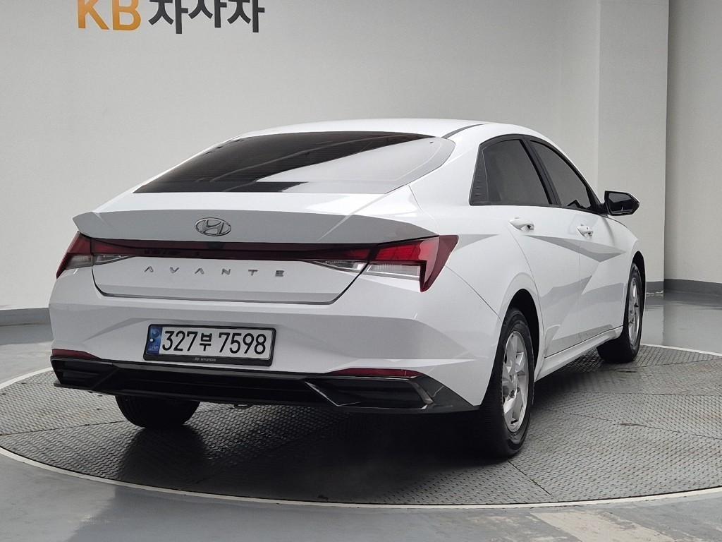 HYUNDAI Avante - Vista 3