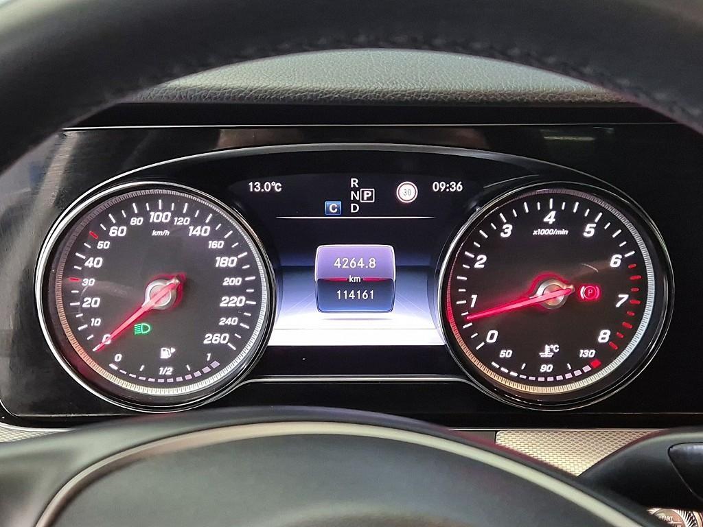 Mercedes Benz E class - Vista 6