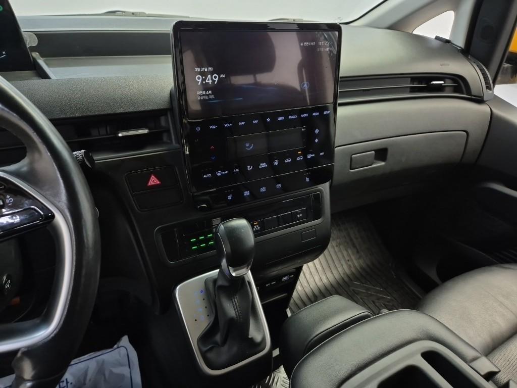 HYUNDAI Staria - Vista 10