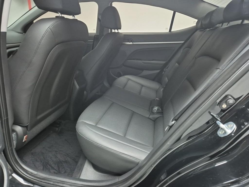 HYUNDAI Avante - Vista 12