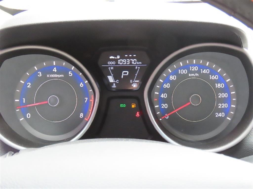 HYUNDAI Avante - Vista 9