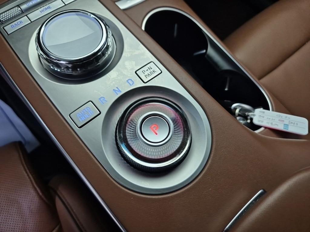 Genesis GV70 - Vista 8