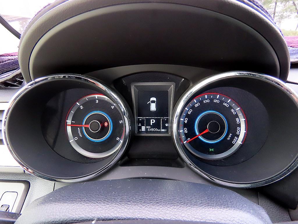 Ssangyong Tivoli - Vista 9