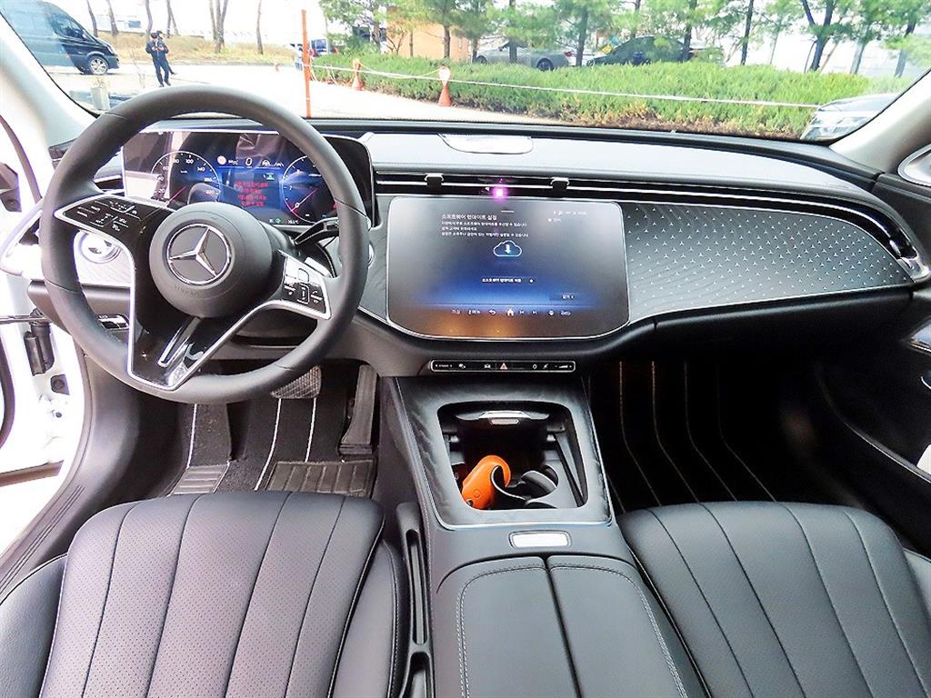 Mercedes Benz E class - Vista 7