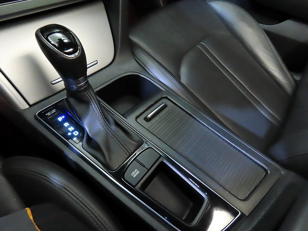 HYUNDAI Sonata - Vista 12