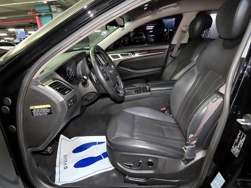 HYUNDAI Genesis - Vista 6