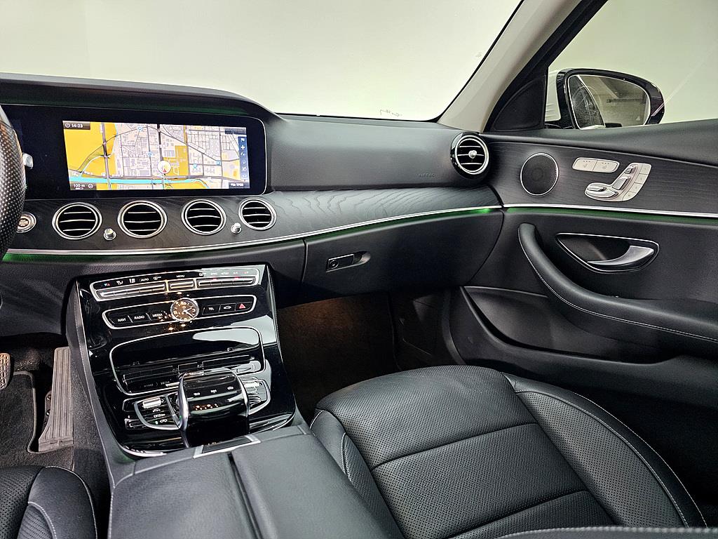 Mercedes Benz E class - Vista 10