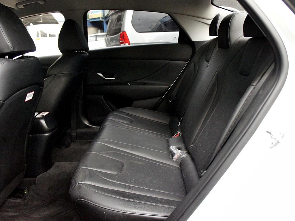 HYUNDAI Avante - Vista 11