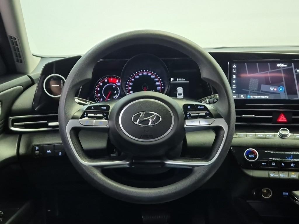 HYUNDAI Avante - Vista 9