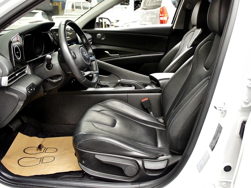 HYUNDAI Avante - Vista 9