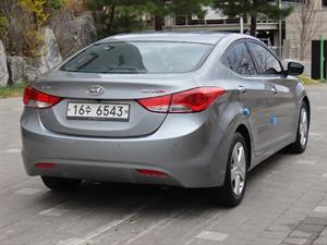 HYUNDAI Avante - Vista 6