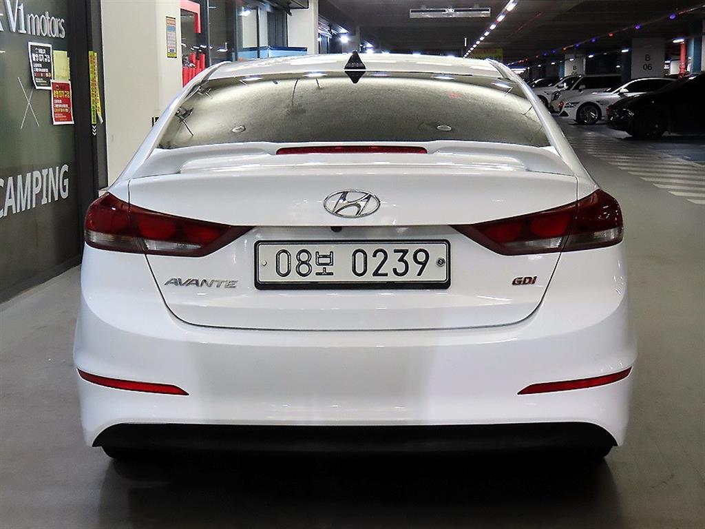 HYUNDAI Avante - Vista 5