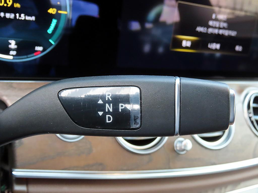 Mercedes Benz E class - Vista 11